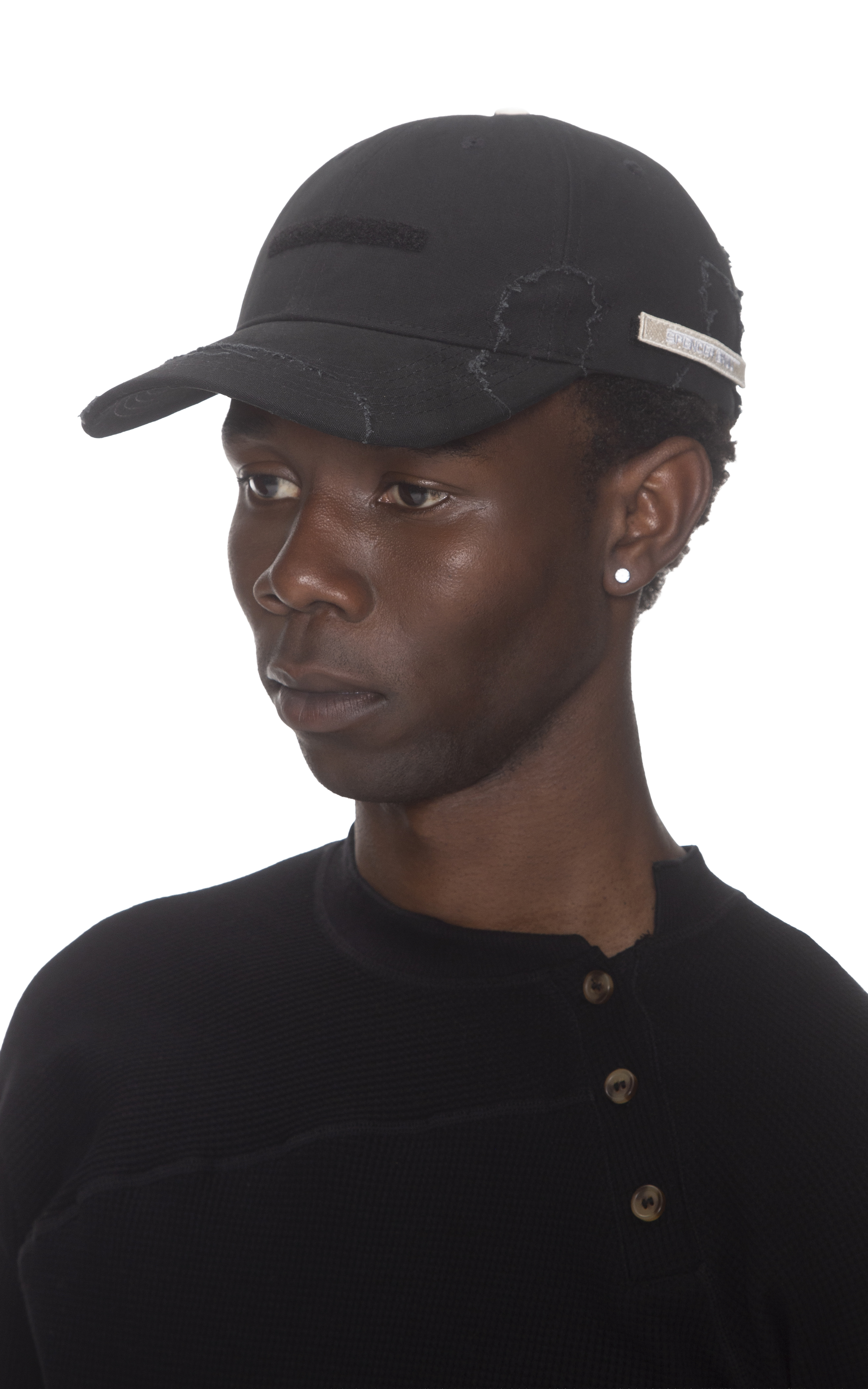 DISTRESSED CAP IN BLACK CAMO