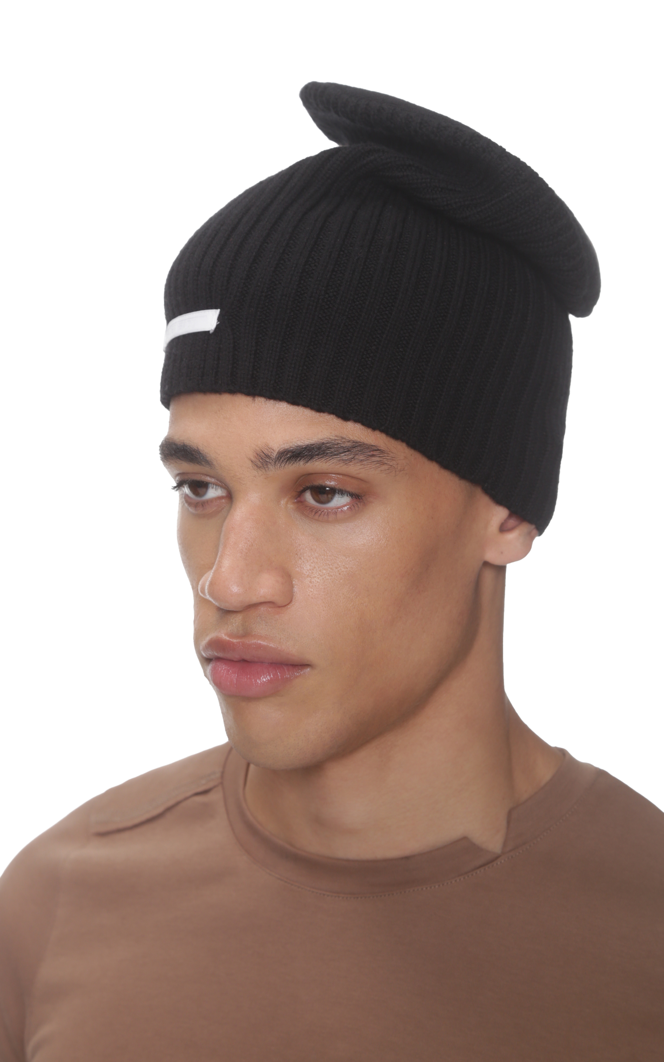 KNITTED OMANI BEANIE IN BLACK