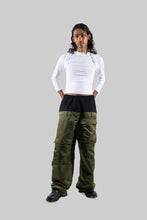 Load image into Gallery viewer, MILITARY GREEN CARGO SNOW PANTS
